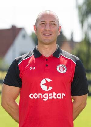 Fußball, GER, 2.Bundesliga, Porträttermin 2016 2017, FC St.Pauli, Osteopath Petros Katsares