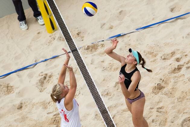Block Meike Kehle - Angriff Laura Hammes; LBS-Cup Beachvolleyball A-Top, Marktplatz, Offenburg Germany, 20160724; Offenburg Copyright: Wuechnerx xEibner-Pressefoto EP_nwr