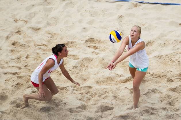 Theresa Kober und Meike Kehle am Ball; LBS-Cup Beachvolleyball A-Top, Marktplatz, Offenburg Germany, 20160724; Offenburg Copyright: Wuechnerx xEibner-Pressefoto EP_nwr