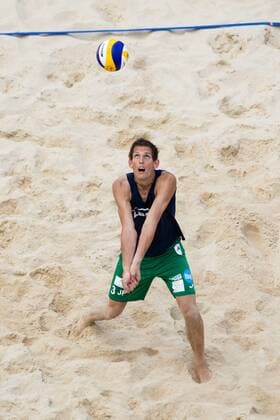 Zuspiel Jonathan-Leon Finkbeiner (SSC Karlsruhe BTFS 411); LBS-Cup Beachvolleyball A-Top, Marktplatz, Offenburg Germany, 20160724; Offenburg Copyright: Wuechnerx xEibner-Pressefoto EP_nwr