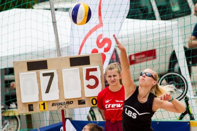Aufschlag Tanja Loritz; LBS-Cup Beachvolleyball A-Top, Marktplatz, Offenburg Germany, 20160724; Offenburg Copyright: Wuechnerx xEibner-Pressefoto EP_nwr