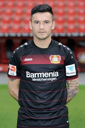 Porträt: Fußball, GER, 1.BL, Bundesliga, Liga, Porträttermin 2016 2017, Bayer Leverkusen: Charles Aranguiz (Leverkusen). Einzelbild, Portrait, Porträt.