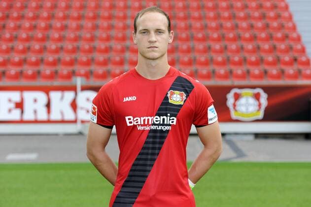 Porträt: Fußball, GER, 1.BL, Bundesliga, Liga, Porträttermin 2016 2017, Bayer Leverkusen: Niklas Lomb (Leverkusen). Einzelbild, Portrait, Porträt.