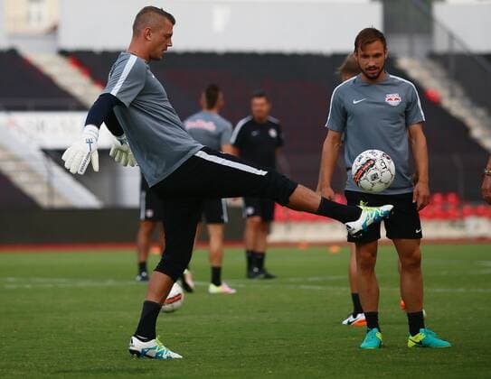SOCCER - CL, quali, Tirana vs RBS TIRANA,ALBANIA,25.JUL.16 - SOCCER - UEFA Champions League, qualification, FK Partizani Tirana vs Red Bull Salzburg, RBS training. Image shows Alexander Walke and Andreas Ulmer (RBS). GEPAxpictures xFelixxRoittner