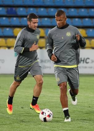 Anderlecht s Alexandru Chipciu and Anderlecht s Sebastien De Maio pictured during a training session of Belgian first league soccer team RSC Anderlecht in Rostov-on-Don, Russia, Monday 25 July 2016. Tomorrow Anderlecht is playing the first leg of the third qualification round for the Champions League competition against Russian team FC Rostov. VIRGINIExLEFOUR  x04898675x