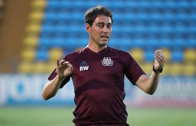 Anderlecht s head coach Rene Weiler gestures during a training session of Belgian first league soccer team RSC Anderlecht in Rostov-on-Don, Russia, Monday 25 July 2016. Tomorrow Anderlecht is playing the first leg of the third qualification round for the Champions League competition against Russian team FC Rostov. VIRGINIExLEFOUR  x04898699x