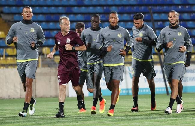 Anderlecht s Sebastien De Maio, Anderlecht s physical trainer Thomas Binggeli, Anderlecht s Dennis Appiah, Anderlecht s Youri Tielemans, Anderlecht s Mahmoud Trezeguet Hassan and Anderlecht s Sofiane Hanni pictured during a training session of Belgian first league soccer team RSC Anderlecht in Rostov-on-Don, Russia, Monday 25 July 2016. Tomorrow Anderlecht is playing the first leg of the third qualification round for the Champions League competition against Russian team FC Rostov. VIRGINIExLEFOUR  x04898685x