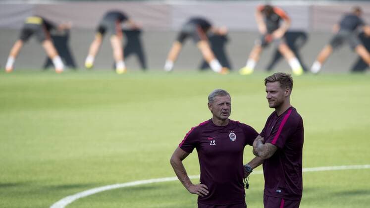 Coach of Sparta Praha Zdenek Scasny (left) talks to Radoslav Kovac during the training session prior to 3rd qualifying round of football Champions League, 1st leg: Sparta Praha vs Steaua Bucharest in Prague, Czech Republic, July 25, 2016. (CTKxPhoto MichalxKamaryt) CTKPhotoP201607250746501  kmt 1
