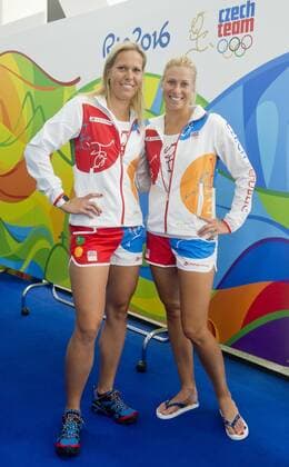 Bilder des Tages - Sport Czech tennis players Lucie Hradecka (left) and Andrea Hlavackova present official Czech Olympic dress collection for the Summer Games Rio 2016 in Prague, Czech Republic, July 25, 2016. (CTKxPhoto VitxSimanek) CTKPhotoP201607250586201  VIS 002 K