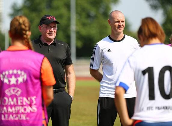 25.07.2016 xcex Deutschland, Frankfurt, Fussball, Frauenfussball Allianz Frauen-Bundesliga Saison 2016 2017 Trainingsauftakt 1. FFC Frankfurt Manager Siegfried Dietrich und Cheftrainer Matt Ross