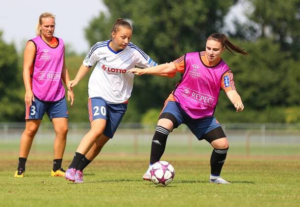 25.07.2016 xcex Deutschland, Frankfurt, Fussball, Frauenfussball Allianz Frauen-Bundesliga Saison 2016 2017 Trainingsauftakt 1. FFC Frankfurt Neuzugang Tanja Pawollek gegen Julia Matuschewski
