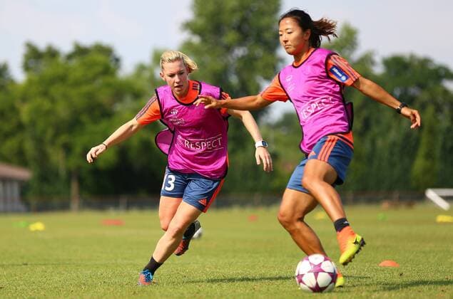 25.07.2016 xcex Deutschland, Frankfurt, Fussball, Frauenfussball Allianz Frauen-Bundesliga Saison 2016 2017 Trainingsauftakt 1. FFC Frankfurt Marith Prießen gegen Yuki Nagasato