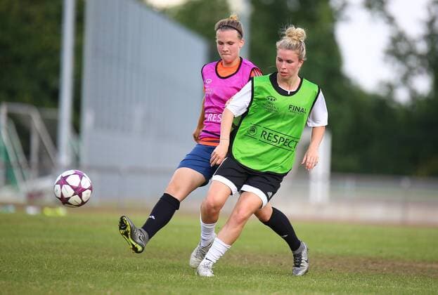 25.07.2016 xcex Deutschland, Frankfurt, Fussball, Frauenfussball Allianz Frauen-Bundesliga Saison 2016 2017 Trainingsauftakt 1. FFC Frankfurt Testspielerin Julie Karn gegen Nadine Anstatt