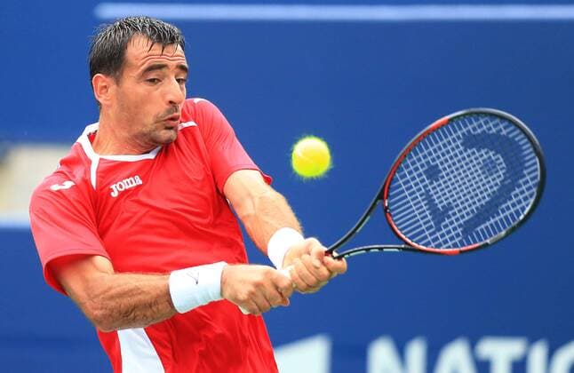 (160726) -- TORONTO, July 26, 2016 -- Ivan Dodig of Croatia returns the ball against Borna Coric of Croatia during their first round of men s singles match at the 2016 Rogers Cup in Toronto, Canada, July 25, 2016. Ivan Dodig lost 1-2. )(hcs) (SP)CANADA-TORONTO-TENNIS-ROGERS CUP-MEN S SINGLES ZouxZheng 
