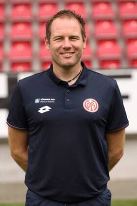 STEFAN STUEWE PHYSIOTHERAPEUT FUSSBALL, GER, 1. LIGA, BUNDESLIGA, PORTRAETTERMIN 2016 2017, FSV MAINZ 05 