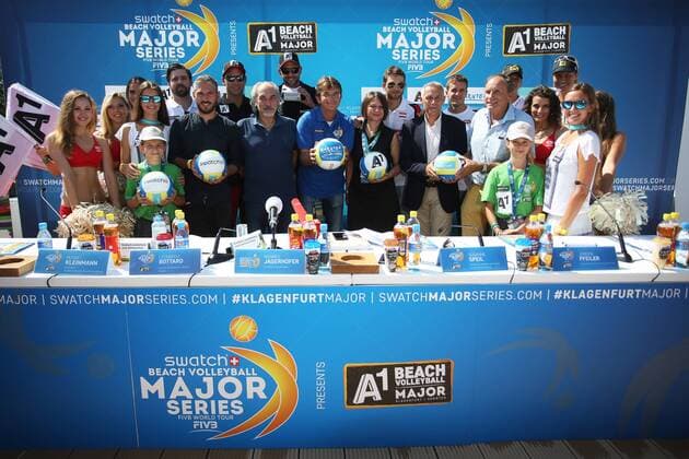 BEACHVOLLEYBALL - A1 Major Klagenfurt 2016 KLAGENFURT,AUSTRIA,26.JUL.16 - Beach volleyball Beachvolleyball - FIVB World Tour 2016, A1 Major Klagenfurt, press conference PK Pressekonferenz Image shows Hannes Florianz, Leonardo Bottaro (Swatch), Alexander Horst (AUT), president Peter Kleinmann (OEVV), Clemens Doppler (AUT), organizer Hannes Jagerhofer (ACTS), Susanne Speil (A1), Robin Seidl (AUT), Juergen Pfeiler, Alexander Huber (AUT), Otto Umlauft, Stefanie Schwaiger and Barabara Hansel (AUT). GEPAxpictures xDanielxGoetzhaber