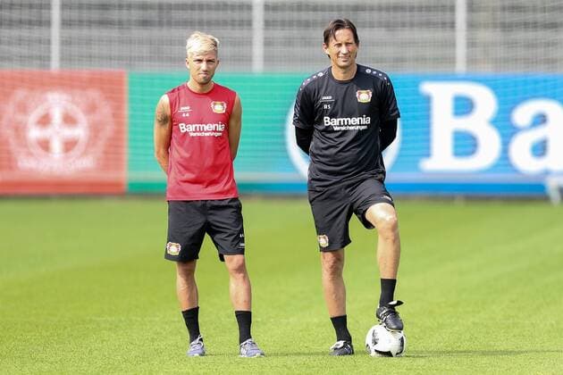 Kevin Kampl ( 44, Bayer 04 Leverkusen) neben Roger Schmidt (Trainer, Bayer 04 Leverkusen), Training Bayer 04 Leverkusen, Fussball, 1. Bundesliga, 26.07.2016, Leverkusen Copyright: Deutzmannx xEibner-Pressefoto EP_cdn