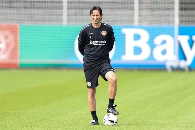 Roger Schmidt (Trainer, Bayer 04 Leverkusen) mit Fuss auf dem Ball, Training Bayer 04 Leverkusen, Fussball, 1. Bundesliga, 26.07.2016, Leverkusen Copyright: Deutzmannx xEibner-Pressefoto EP_cdn