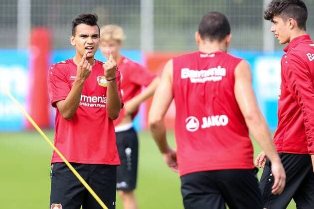 Kyriakos Papadopoulos ( 5, Bayer 04 Leverkusen) (Mitte) schnappt sich Attakaan Akkaynak ( 41, Bayer 04 Leverkusen), Training Bayer 04 Leverkusen, Fussball, 1. Bundesliga, 26.07.2016, Leverkusen Copyright: Deutzmannx xEibner-Pressefoto EP_cdn