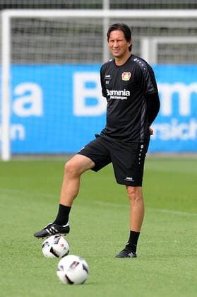 Trainer Roger Schmidt ( Bayer 04 Leverkusen ) beobachtet das Training. Bayer 04 Leverkusen, Fussball, 1. Bundesliga, 14.07.2016 Foto : Thomas Thienel Eibner Leverkusen Copyright: Thienel Eibner-Pressefoto EP_TTL