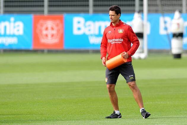 Javier Chicharito Hernandez ( Bayer 04 Leverkusen ) mit Gymnastikrolle. Training Bayer 04 Leverkusen, Fussball, 1. Bundesliga, 14.07.2016 Foto : Thomas Thienel Eibner Leverkusen Copyright: Thienel Eibner-Pressefoto EP_TTL