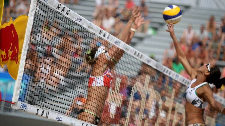 BEACHVOLLEYBALL - A1 Major Klagenfurt 2016 KLAGENFURT,AUSTRIA,26.JUL.16 - Beach volleyball Beachvolleyball - FIVB World Tour 2016, A1 Major Klagenfurt, women. Image shows a feature of Red Bull. GEPAxpictures xDanielxGoetzhaber