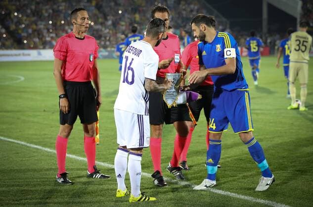 Anderlecht s Steven Defour and Rostov s Aleksandr Gatskan pictured at the start of the first leg of the third qualification round between Belgian first league soccer team RSC Anderlecht and Russian team FC Rostov in the Champions League competition, on Tuesday 26 July 2016, in Rostov-on-Don, Russia. VIRGINIExLEFOUR  x04899212x