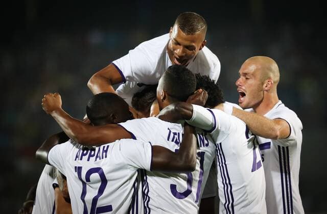 Anderlecht s Sofiane Hanni (C) celebrates with his teammates after scoring during the first leg of the third qualification round between Belgian first league soccer team RSC Anderlecht and Russian team FC Rostov in the Champions League competition, on Tuesday 26 July 2016, in Rostov-on-Don, Russia. VIRGINIExLEFOUR  x04899225x