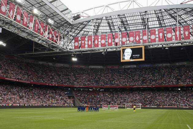 one minute silence Uri Coronel during the UEFA Champions League Third qualifying round first leg match between Ajax Amsterdam and PAOK Saloniki on July 26, 2016 at the Amsterdam Arena in Amsterdam, The Netherlands. Ajax v PAOK Saloniki UEFA Champions League 2016 2017 xVIxxIVx 5898189
