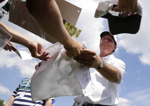 Phil Mickelson signs autographs after his practice round at the PGA Golf Herren Championship at Baltusrol Golf Club in Springfield, New Jersey on July 26, 2016.  PGA20160726103 JOHNxANGELILLO