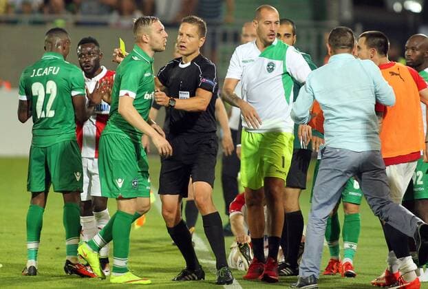 26.07.2016 Razgrad(Bulgaria) PFC Ludogorets-FK Crvena Zvezda(FC Red Star) 3rd leg Champions League qualify men s football Tension during match Milan Borjan(5L), Cosmin Moti(3L) PFC Ludogorets receive yellow card from Martin Strömbergsson(4L) Swedish referee Guelor Kanga(2L) ,Pablo Mouche(r) FK Crvena Zvezda(FC Red Star) : 