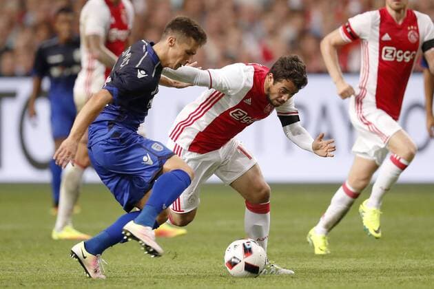 (L-R) Gojko Cimirot of PAOK FC, Amin Younes of Ajax during the UEFA Champions League Third qualifying round first leg match between Ajax Amsterdam and PAOK Saloniki on July 26, 2016 at the Amsterdam Arena in Amsterdam, The Netherlands. Ajax v PAOK Saloniki UEFA Champions League 2016 2017 xVIxxIVx 5899077