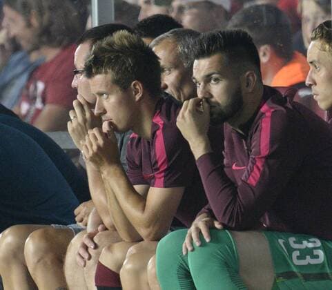 Soccer players of Sparta, watch the game during the 3rd qualifying round of football Champions League, 1st leg: Sparta Praha vs Steaua Bucharest in Prague, Czech Republic, July 26, 2016. (CTKxPhoto MichalxDolezal) CTKPhotoP201607261005201  dol 0006