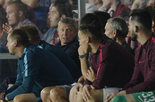 Zdenek Scasny, coach of Sparta, 3rd from left, speaks with players during the 3rd qualifying round of football Champions League, 1st leg: Sparta Praha vs Steaua Bucharest in Prague, Czech Republic, July 26, 2016. (CTKxPhoto MichalxDolezal) CTKPhotoP201607261005301  dol 0007 K