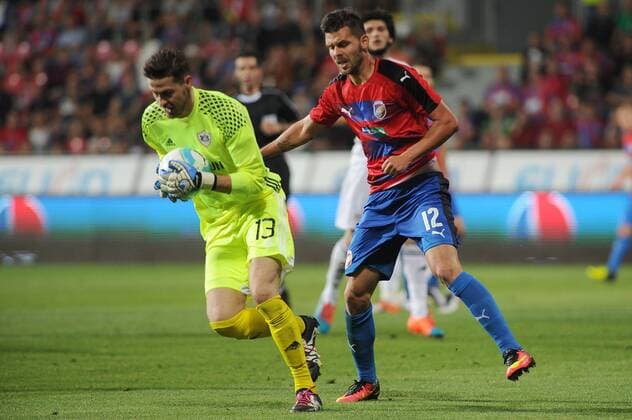 Ibrahim Sehic, goalkeeper of Karabach, left, and Michal Duris of Viktoria in action during the 3rd qualifying round of football Champions League, 1st leg: FC Viktoria Pilsen vs FK Karabach in Pilsen, Czech Republic, July 26, 2016. (CTKxPhoto PavelxNemecek) CTKPhotoP201607261016701  nmc8