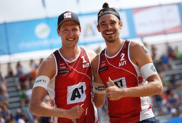 BEACHVOLLEYBALL - A1 Major Klagenfurt 2016 KLAGENFURT,AUSTRIA,27.JUL.16 - Beach volleyball Beachvolleyball - FIVB World Tour 2016, A1 Major Klagenfurt, men. Image shows the rejoicing of Daniel Muellner and Lorenz Petutschnig (AUT). GEPAxpictures xDanielxGoetzhaber