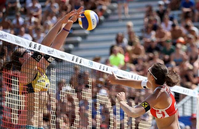 BEACHVOLLEYBALL - A1 Major Klagenfurt 2016 KLAGENFURT,AUSTRIA,27.JUL.16 - Beach volleyball Beachvolleyball - FIVB World Tour 2016, A1 Major Klagenfurt, women. Image shows Julia Sude (GER) and Nadine Strauss (AUT). GEPAxpictures xDanielxGoetzhaber