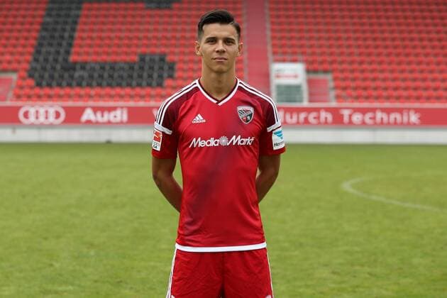 1. Bundesliga - Fußball - GER - FC Ingolstadt 04 - 2016 2017- Porträttermin - Alfredo Morales (6, FCI) 1. BL - FC Ingolstadt 04 Saison 2016 2017