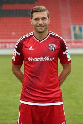 1. Bundesliga - Fußball - GER - FC Ingolstadt 04 - 2016 2017- Porträttermin - Robert Leipertz (13, FCI) 1. BL - FC Ingolstadt 04 Saison 2016 2017