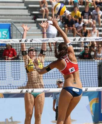Beachvolleyball. Beach volleyball Beachvolleyball Major Series. Nadine STRAUSS (AUT), Julia SUDE, (GER). Klagenfurt, 27.7.2016.