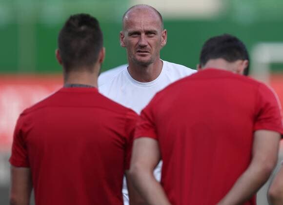 SOCCER - EL quali, A.Wien vs Trnava, preview VIENNA,AUSTRIA,27.JUL.16 - SOCCER - UEFA Europa League, qualification, FK Austria Wien vs FC Spartak Trnava, preview, training of Trnava. Image shows head coach Miroslav Karhan (Spartak Trnava). GEPAxpictures xChristianxOrt