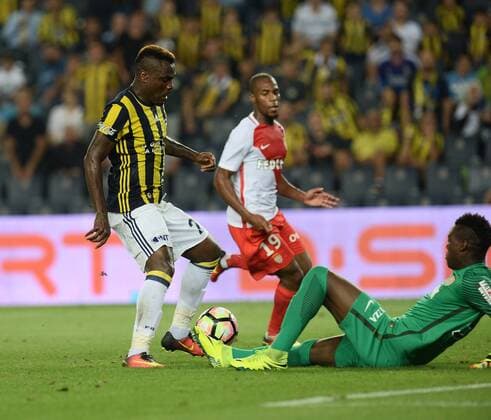 UEFA Champions League Third qualifying round first leg match between Fenerbahce Istanbul and Monaco on July 27, 2016 at the Ulker Stadium in Istanbul,Turkey. Pictured: Emmanuel Emenike of Fenerbahce and Goalkeeper Loic Badiashile of Monaco. 