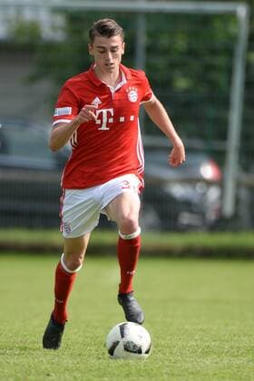 v.li.: Lucas Scholl (FC Bayern München II, 31) Freisteller, Einzelbild, Aktion, Action, Fussball, Testspiel, FC Bayern München II - Atletico Baleares, xslx