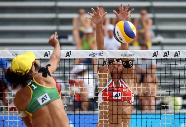 BEACHVOLLEYBALL - A1 Major Klagenfurt 2016 KLAGENFURT,AUSTRIA,28.JUL.16 - Beach volleyball Beachvolleyball - FIVB World Tour 2016, A1 Major Klagenfurt, women. Image shows Juliana Felisberta Silva (BRA) and Barbara Hansel (AUT). GEPAxpictures xDanielxGoetzhaber