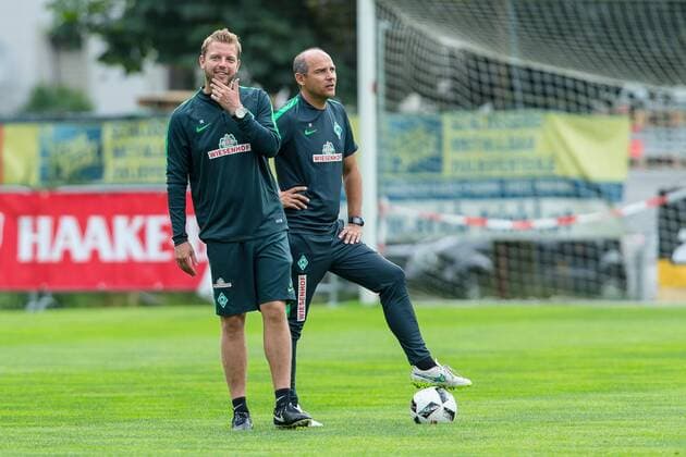Zell am Ziller, Oesterreich, 27.07.2016, Trainingslager SV Werder Bremen, Co-Trainer Florian Kohfeldt (SVW) Cheftrainer Viktor Skripnik (SVW) ( DeFodi507