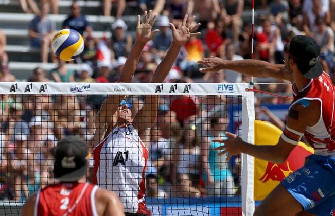 BEACHVOLLEYBALL - A1 Major Klagenfurt 2016 KLAGENFURT,AUSTRIA,28.JUL.16 - Beach volleyball Beachvolleyball - FIVB World Tour 2016, A1 Major Klagenfurt, men. Image shows Haralds Regza (LAT) and Martin Ermacora (AUT). GEPAxpictures xDanielxGoetzhaber