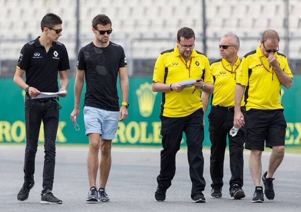 Joylon Palmer (Renault F1 Team) bei der Streckenbesichtigung mit Teammitgliedern, Grosser Preis von Deutschland 2016, Motorsport, Formel 1, 28.07.2016, Hockenheim Copyright: Neisx Eibner-Pressefoto EP_ans
