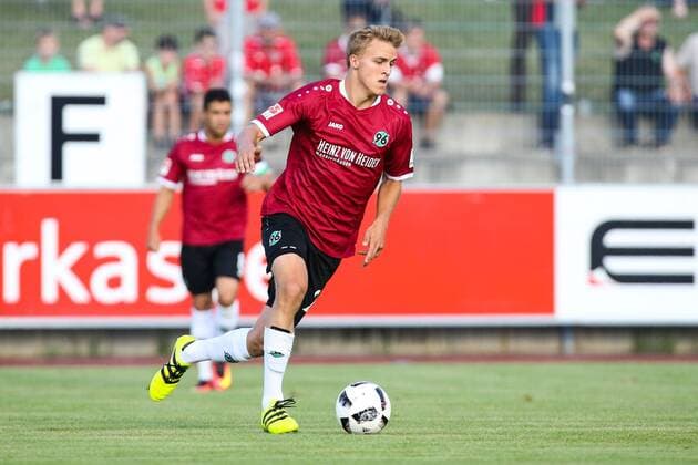 Timo Hübers (Hannover 96) - 2. Fußball Bundesliga Testspiel Saison 2016-2017 Erzgebirge Aue vs. Hannover 96 im Friedensstadion Stadion in Halberstadt - Freisteller,Aktion,Deutschland, Fußball, Mann, Männer,27.07.2016