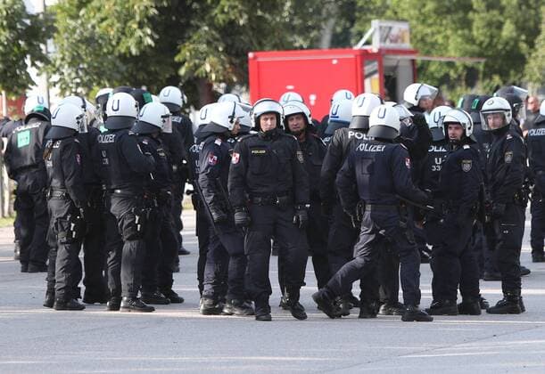 SOCCER - EL quali, A.Wien vs Trnava VIENNA,AUSTRIA,28.JUL.16 - SOCCER - UEFA Europa League, qualification, FK Austria Wien vs FC Spartak Trnava. Image shows policemen. GEPAxpictures xChristianxOrt
