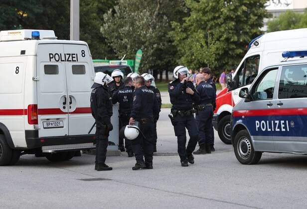 SOCCER - EL quali, A.Wien vs Trnava VIENNA,AUSTRIA,28.JUL.16 - SOCCER - UEFA Europa League, qualification, FK Austria Wien vs FC Spartak Trnava. Image shows policemen. GEPAxpictures xChristianxOrt